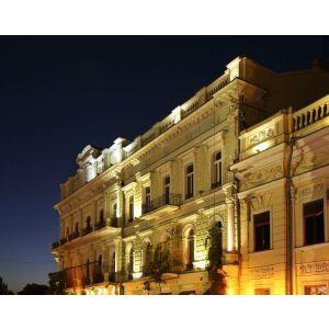 Refletor LED 10W Slim 3000K Bivolt Preto Avant