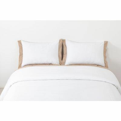 Jogo de Cama Casal 180 Fios Detalhe Branco/Bege Casa&Ideia