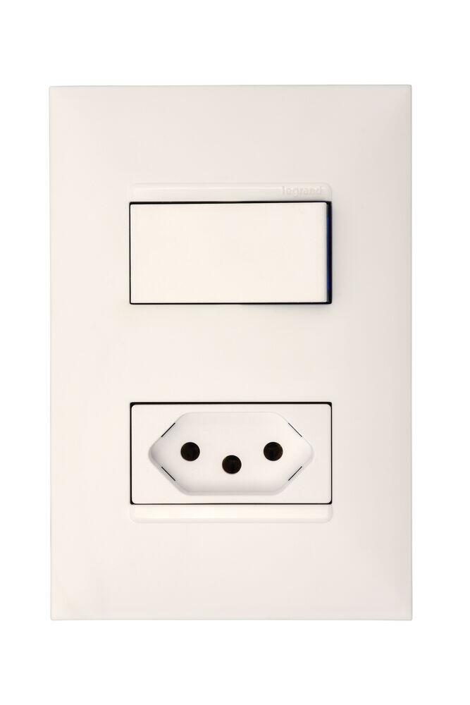 Conjunto Interruptor 1P + 1Tomada Plus+ Branco Pial
