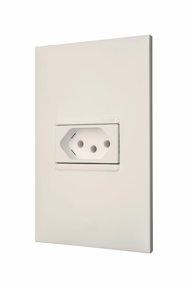 Conjunto 1 Seção Tomada Plus+ Branco Pial