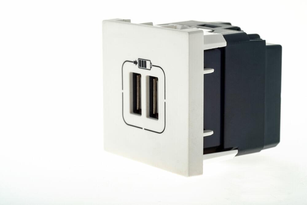 Carregador USB Pial Plus+ Branco Acetinado