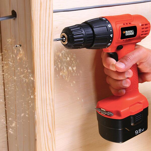 Furadeira Parafusadeira Bateria 9,6V CD961 Bivolt Black+Decker